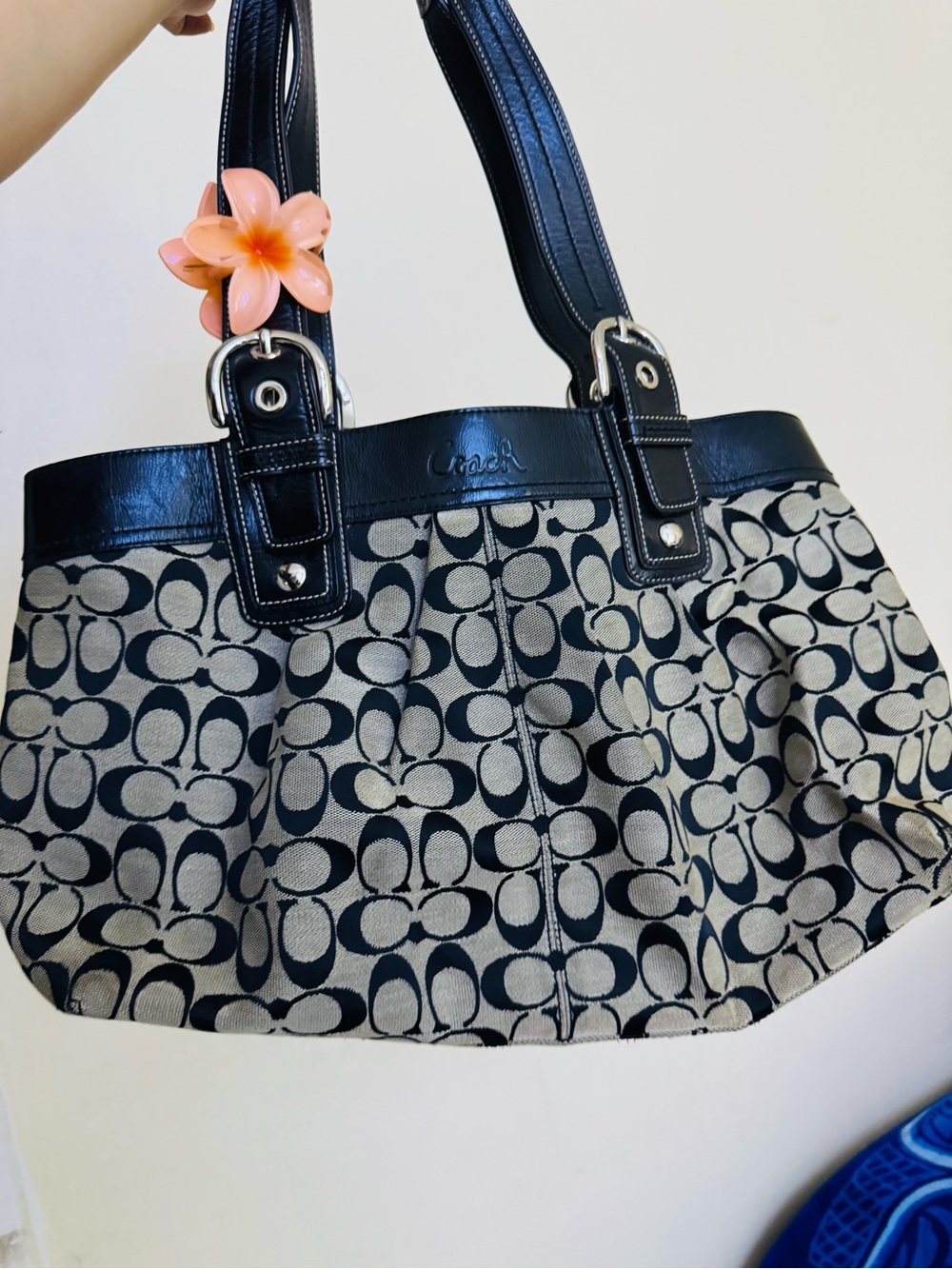Coach Vintage y2k Black and Beige Signature Shoulder Bag